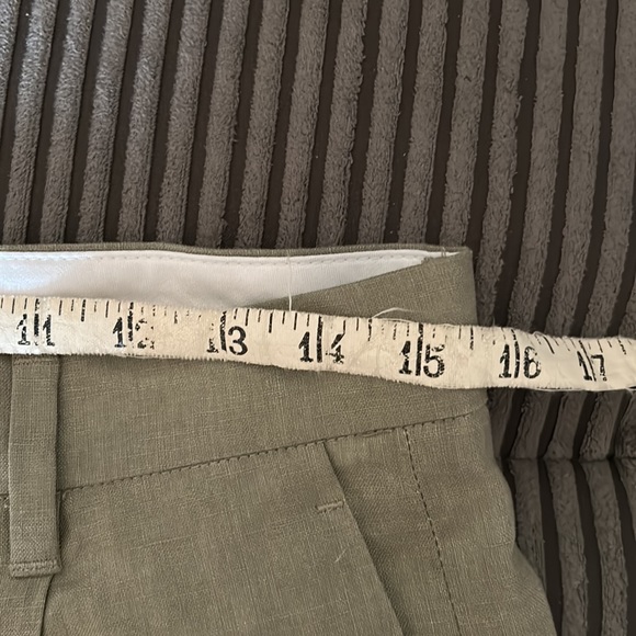 H&M light olive green shorts size 30R - Picture 6 of 7